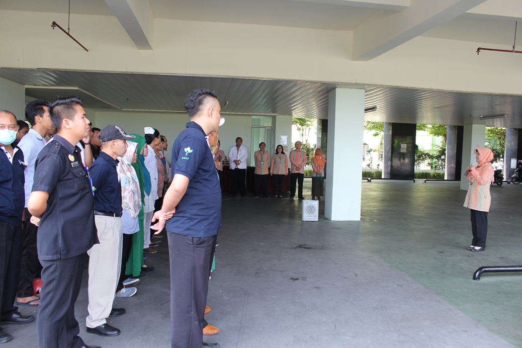 Simulasi Penanggulangan Bencana Kebakaran IRNA Dahlia Lantai 4
