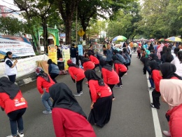 Masyarakat Klaten Berkomitmen “Saatnya Indonesia Bebas TBC Mulai dari Saya” (Peduli TBC Indonesia Sehat dengan Aksi TOSS TBC Bersama RSUP dr. Soeradji Tirtonegoro Klaten)
