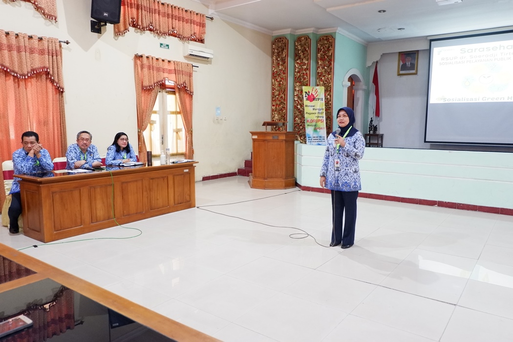 Sarasehan Pegawai : Sosialisasi Pelayanan Publik yang Prima dan Green Hospital