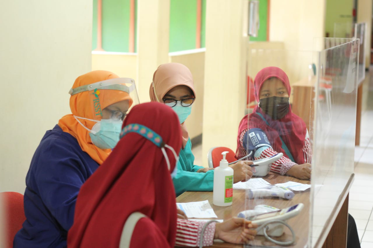 Vaksinasi COVID-19 Bagi Masyarakat Umum di RSST