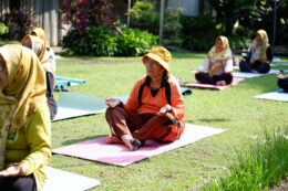 "Gerak Bersama, Sehat Bersama (Yoga Bersama Komunitas Kanker RS Soeradji Tirtonegoro)"